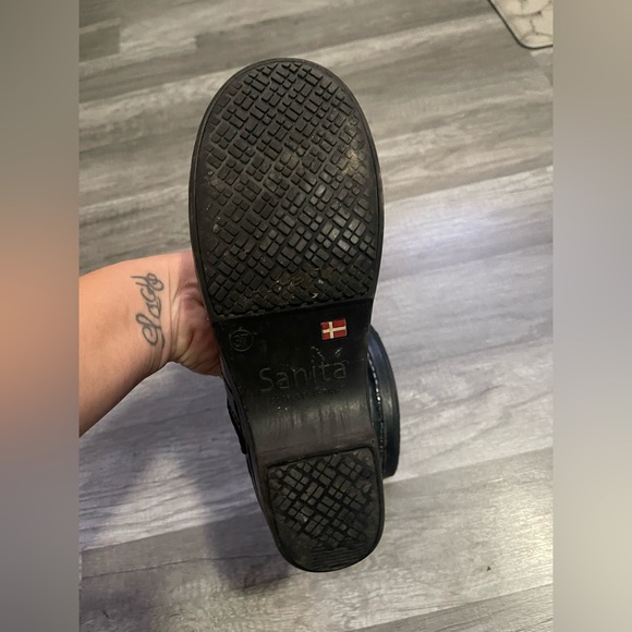 Nursing Clogs - Picture 4 of 4